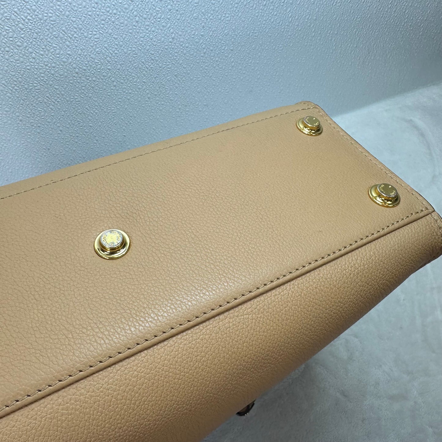 Handbag Luxury Designer By Louis Vuitton, Size: Medium