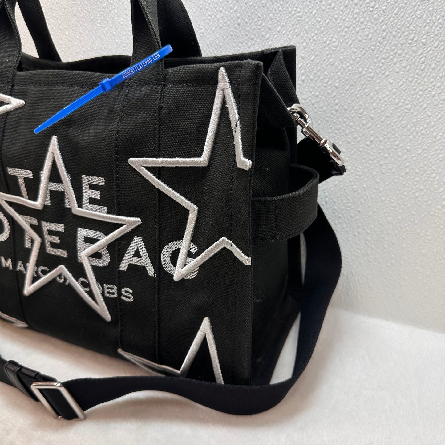 Tote Luxury Designer By Marc Jacobs, Size: Medium