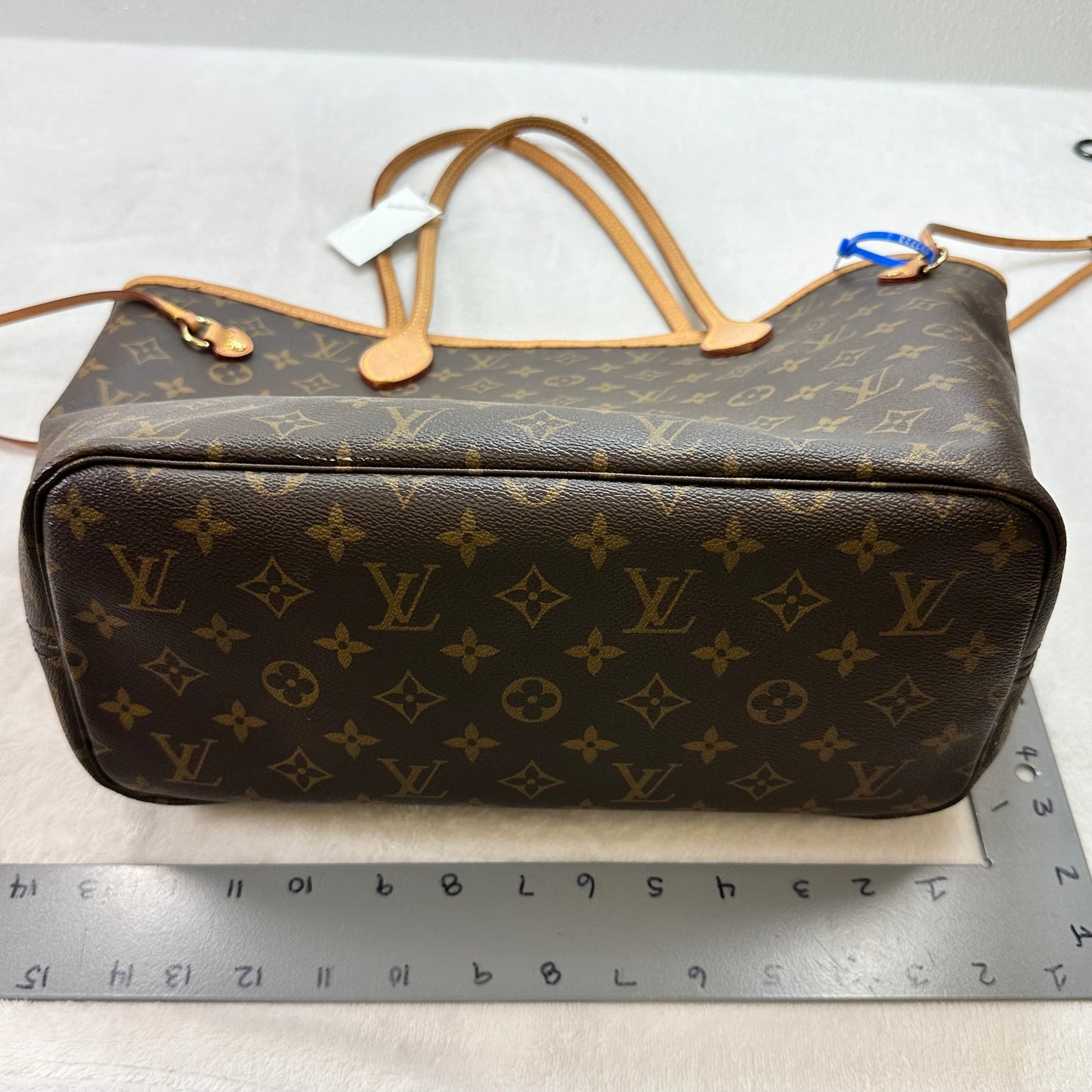 Neverfull MM Handbag Luxury Designer By Louis Vuitton, Size: Medium