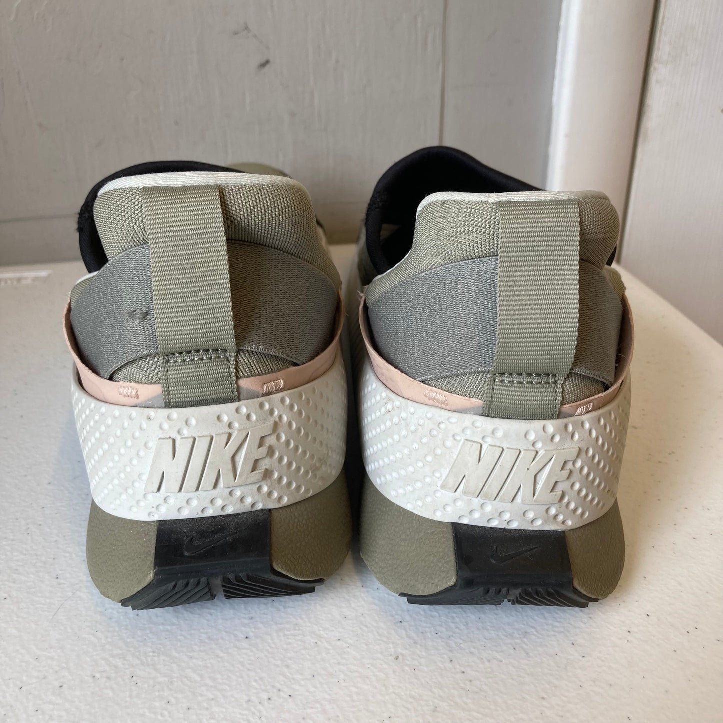 Shoes Athletic By Nike In Green, Size:7.5