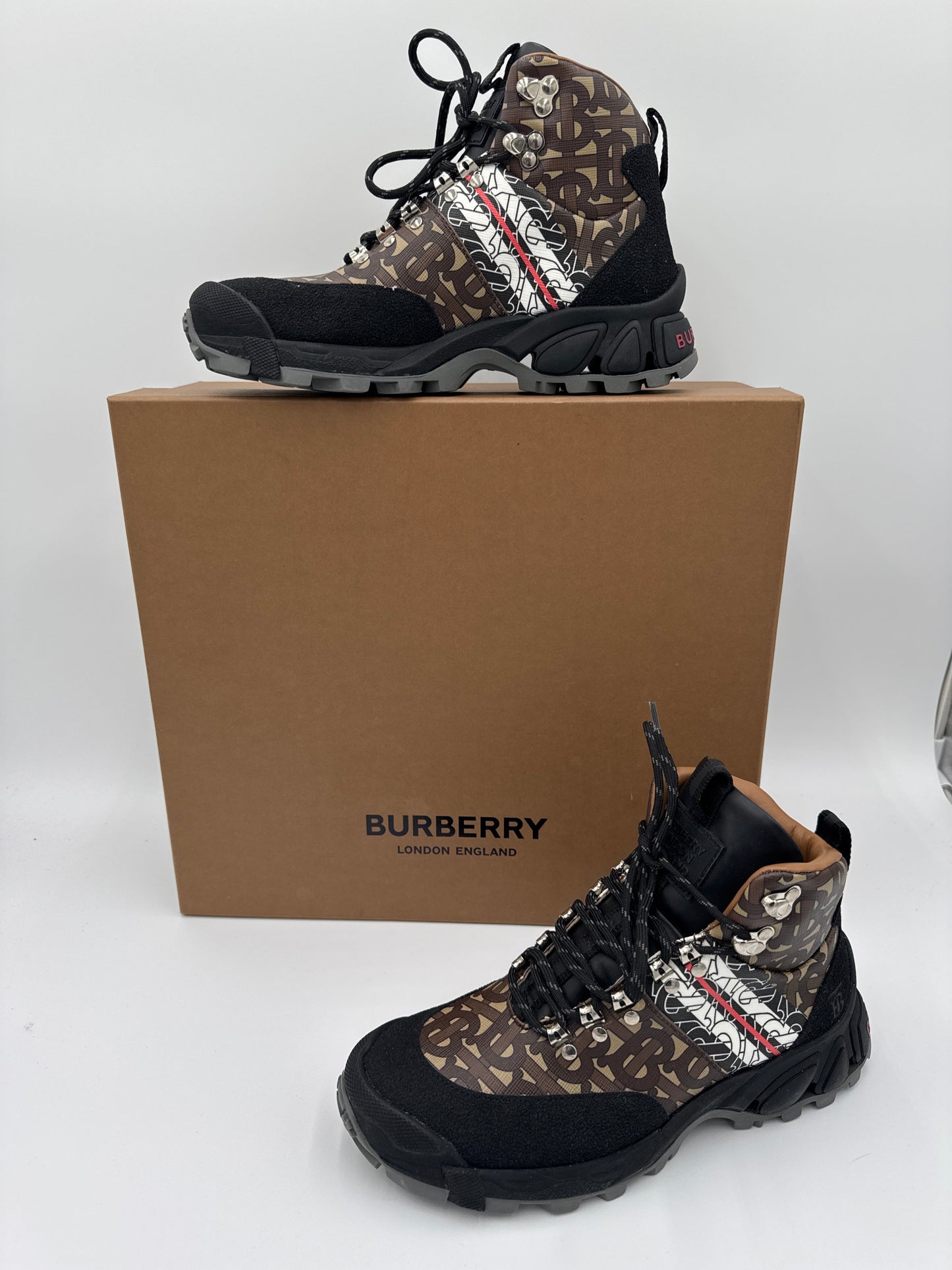 Boots Luxury Designer By Burberry In Brown, Size:8