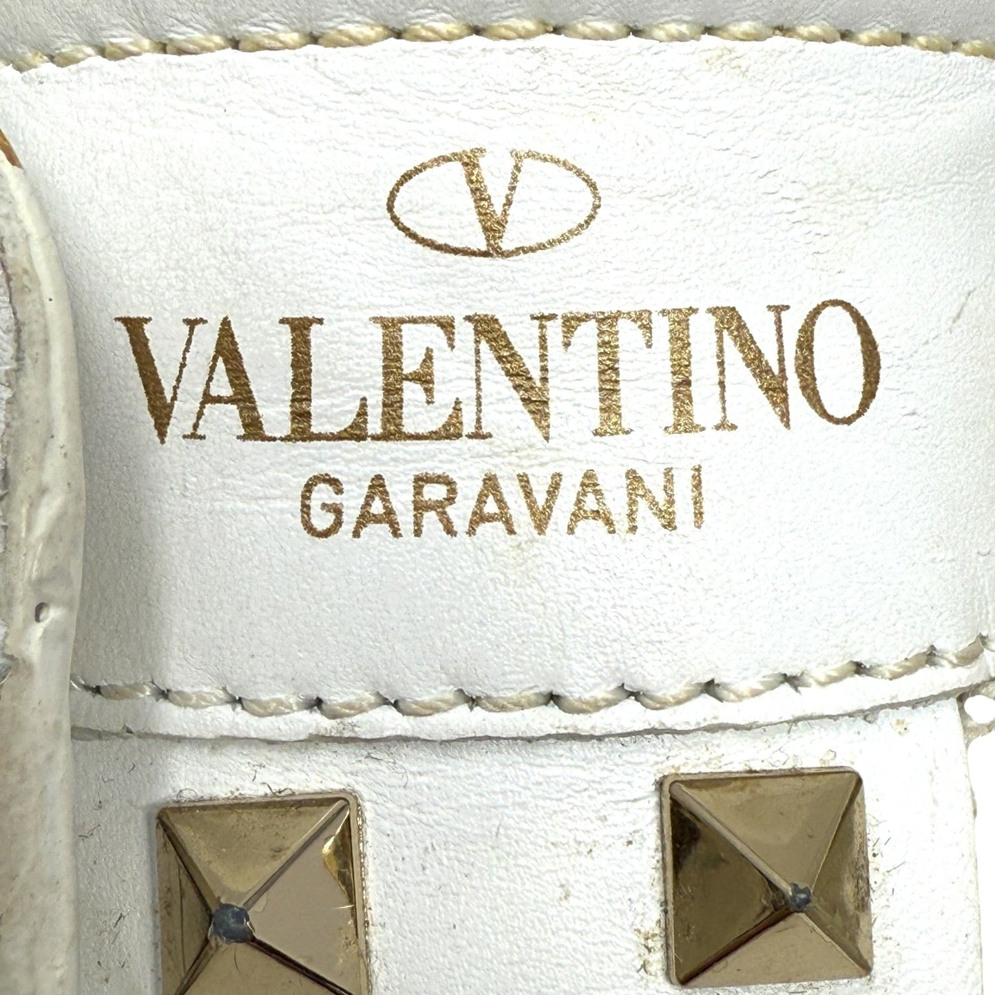 Rockstud Heart Sneakers Luxury Designer By Valentino-garavani In Red & White, Size: 9