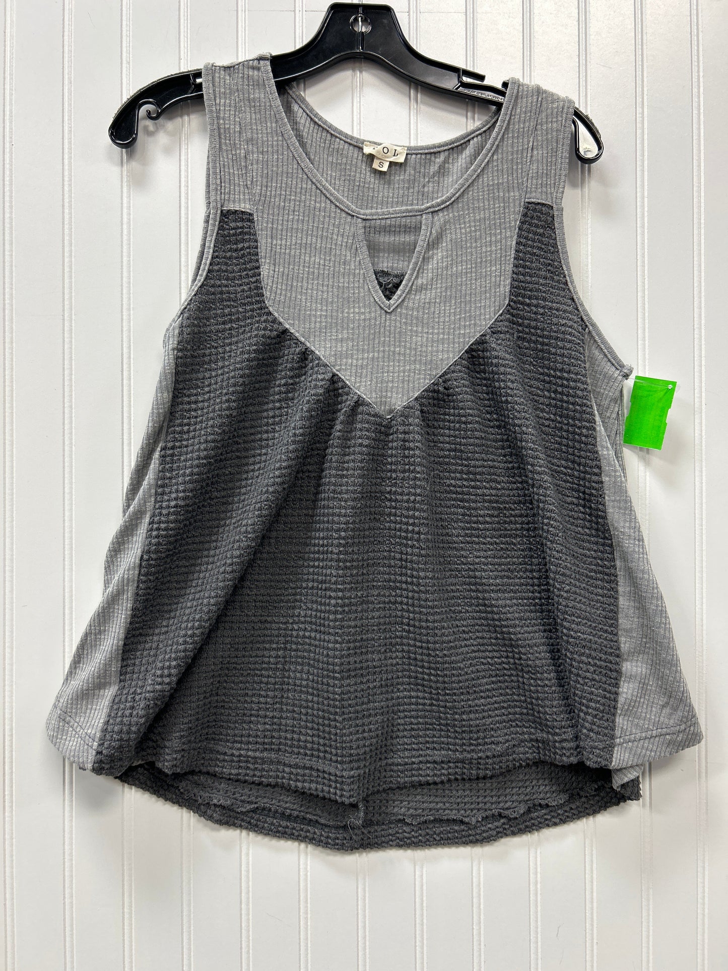 Top Sleeveless By Pol In Grey, Size:S