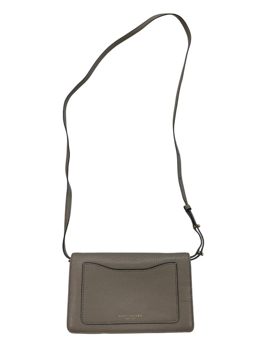 Crossbody Luxury Designer By Marc Jacobs In Taupe, Size:Small
