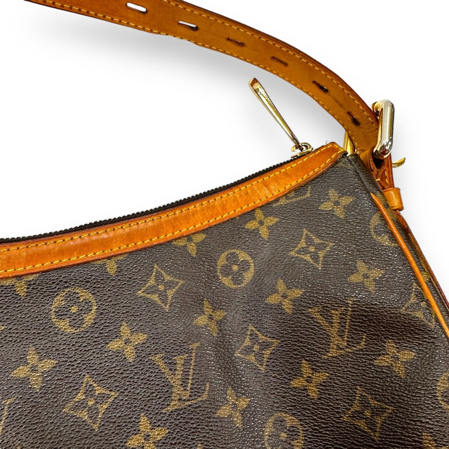 Crossbody Designer By Louis Vuitton, Size: Medium