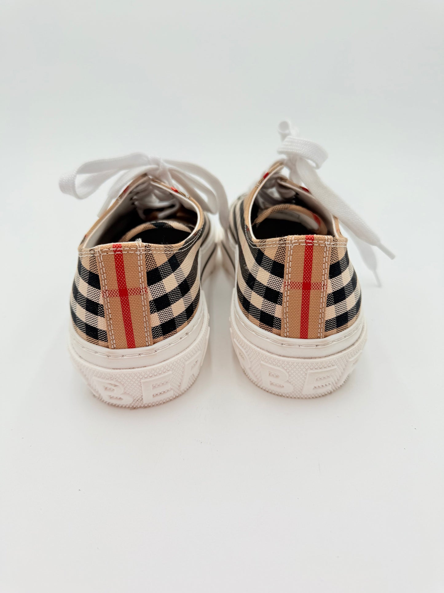 Shoes Luxury Designer By Burberry In Plaid Pattern, Size:8