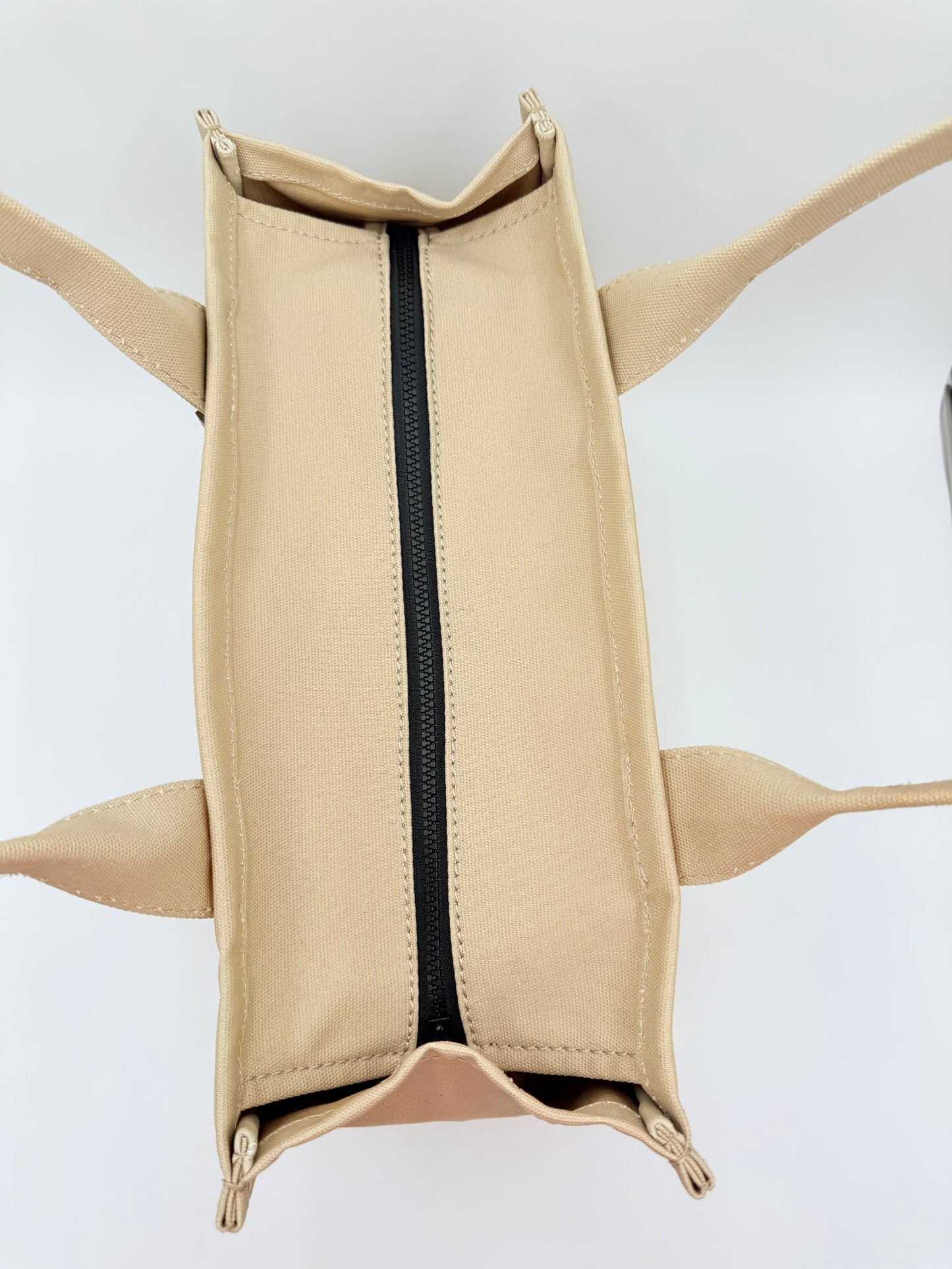 Tote Designer By Marc Jacobs, Size: Large