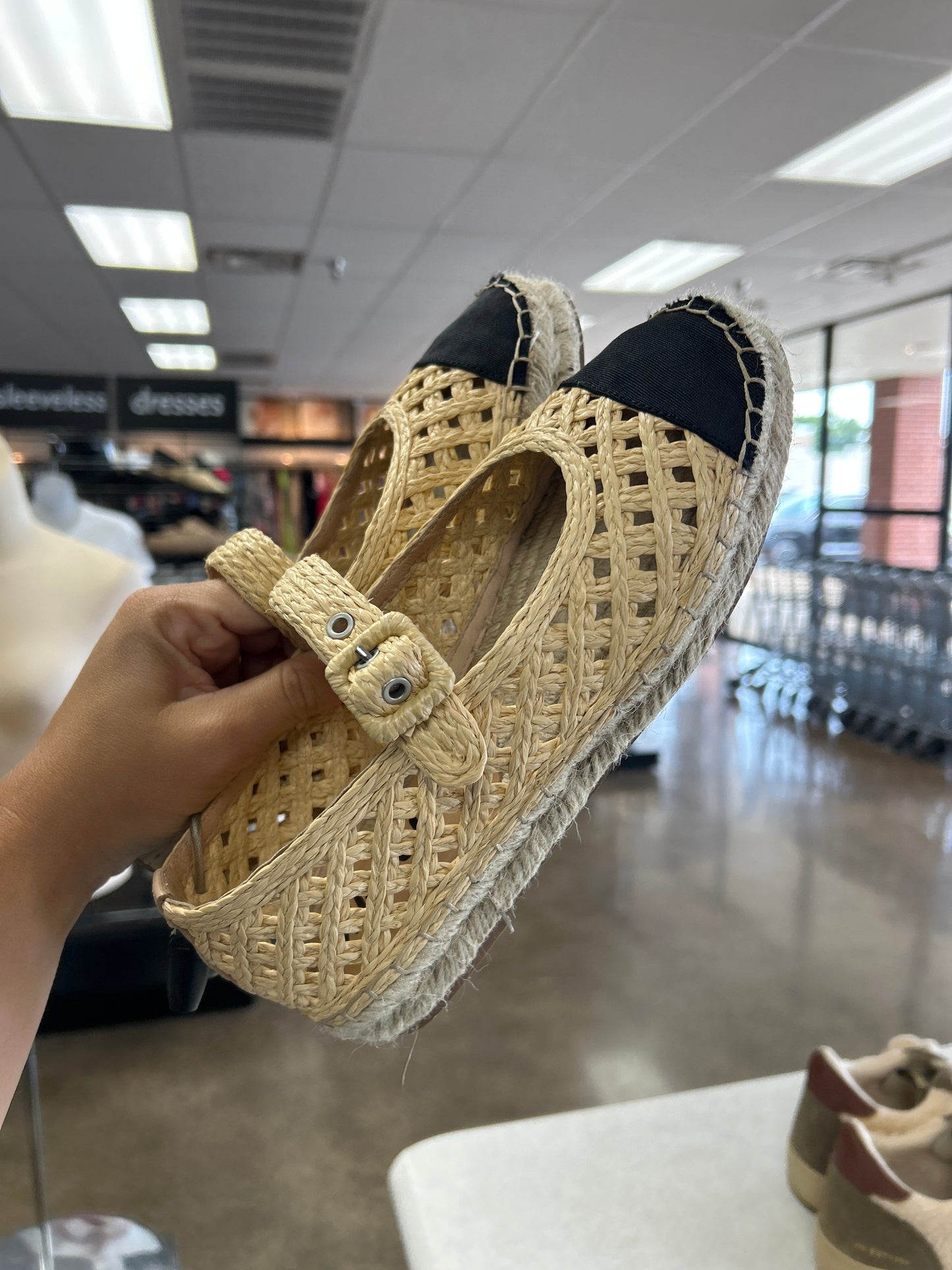 Shoes Flats By Clothes Mentor In Tan, Size:6.5/37