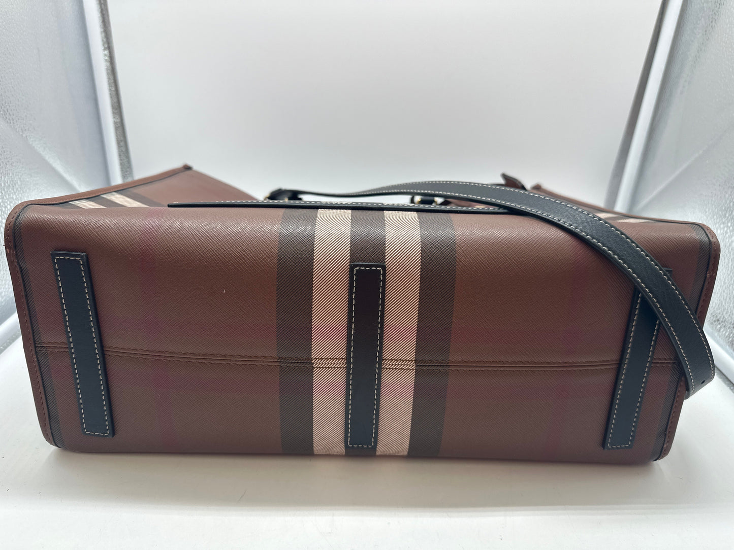 Handbag Luxury Designer By Burberry, Size: Large