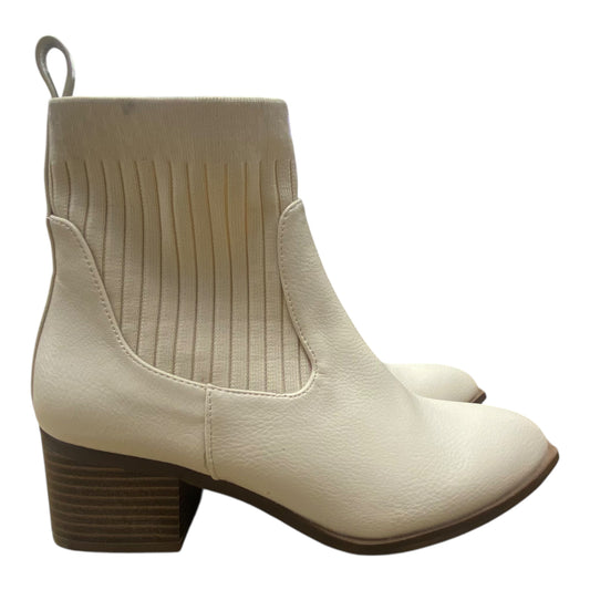 Boots Ankle Heels By Chinese Laundry In Ivory, Size:7.5