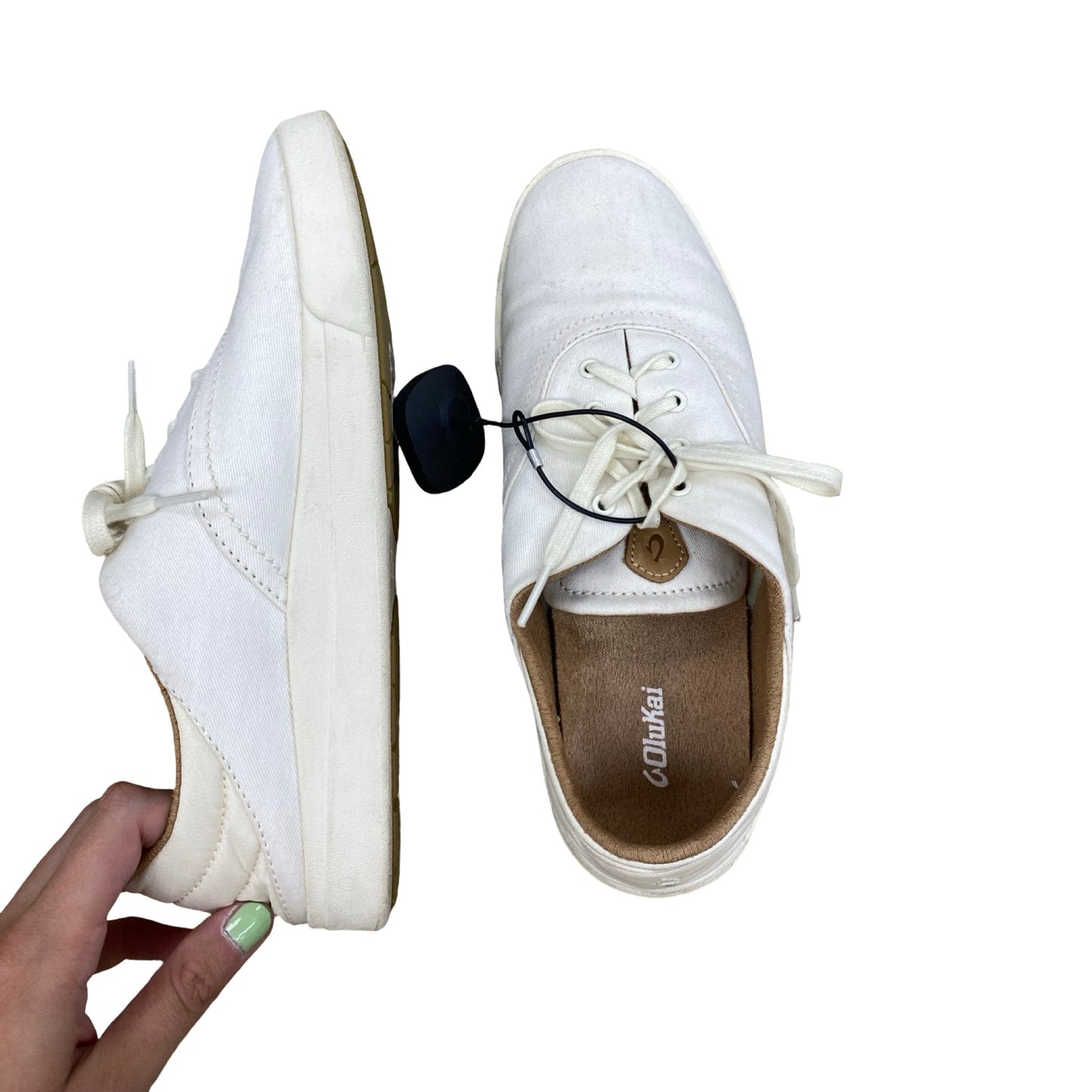 Shoes Sneakers By Olukai In White, Size:9