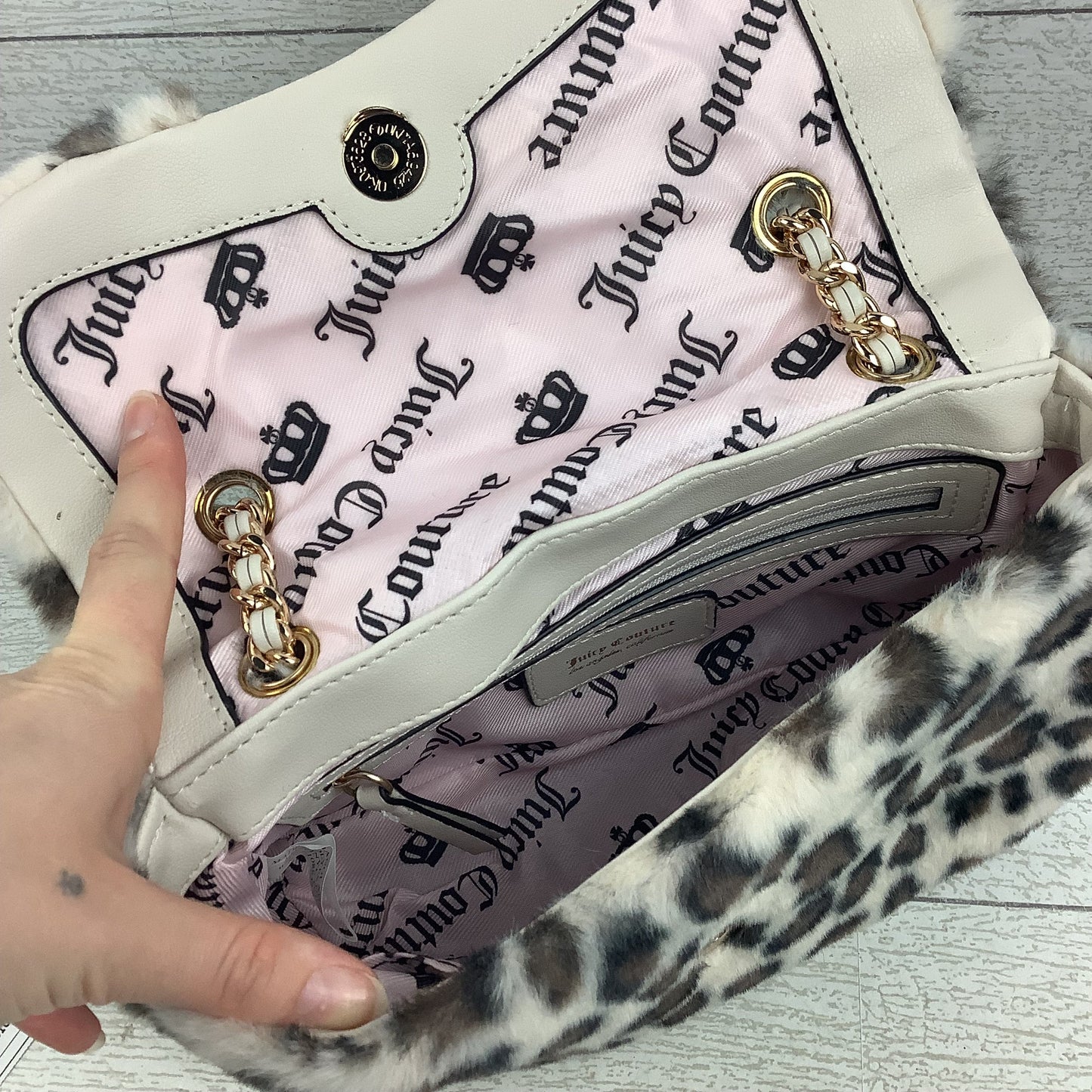 Crossbody By Juicy Couture, Size: Medium