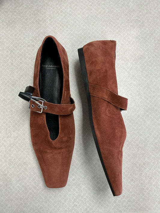 Shoes Flats By Clothes Mentor In Brown, Size:8.5
