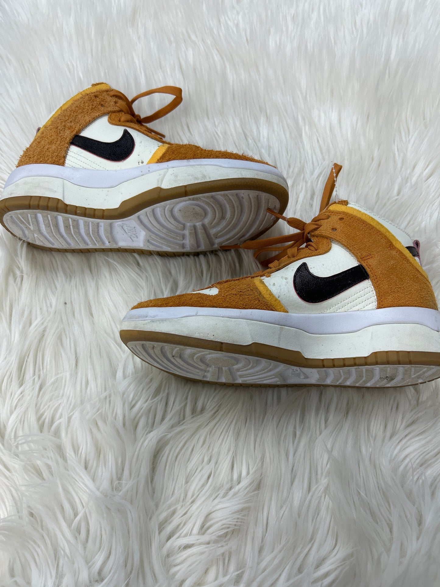 Shoes Sneakers By Nike In Cream & Orange, Size:7