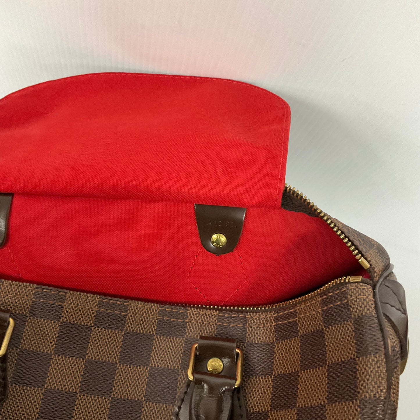 Handbag Luxury Designer By Louis Vuitton, Size: Medium