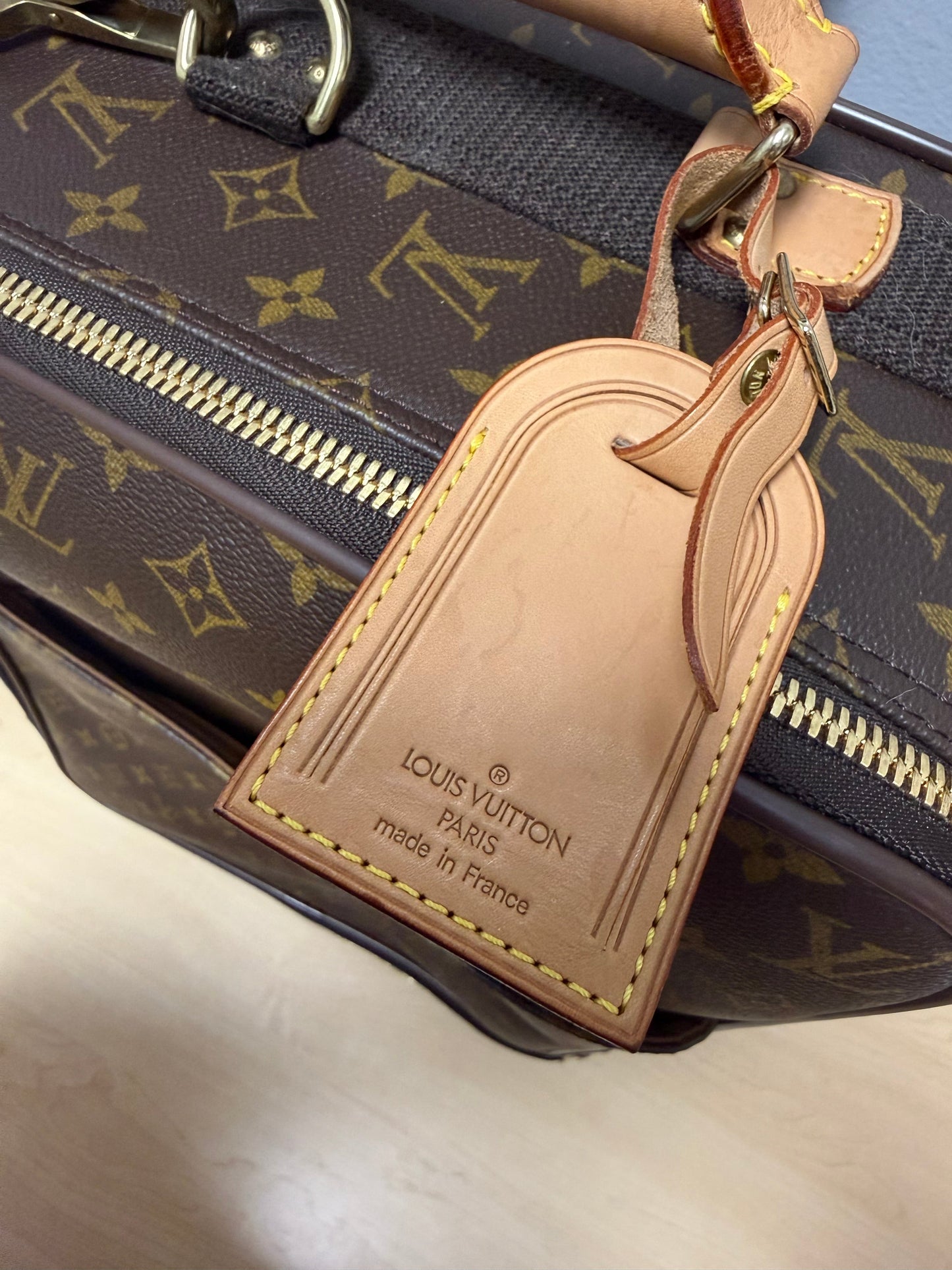 Luggage Luxury Designer By Louis Vuitton, Size: Medium