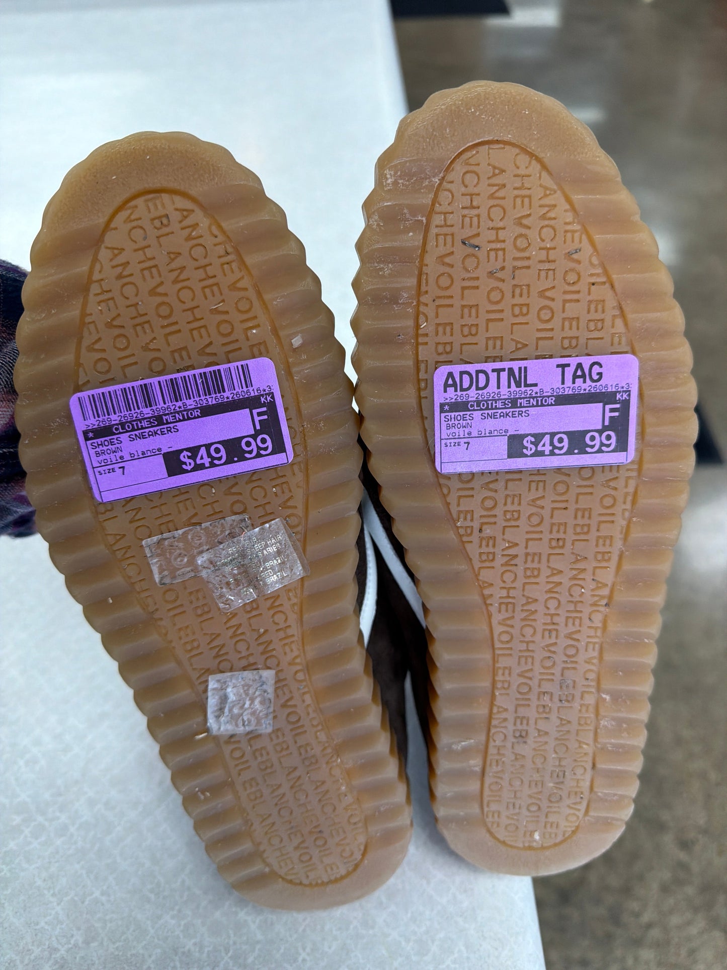 Shoes Sneakers By Clothes Mentor In Brown, Size:7