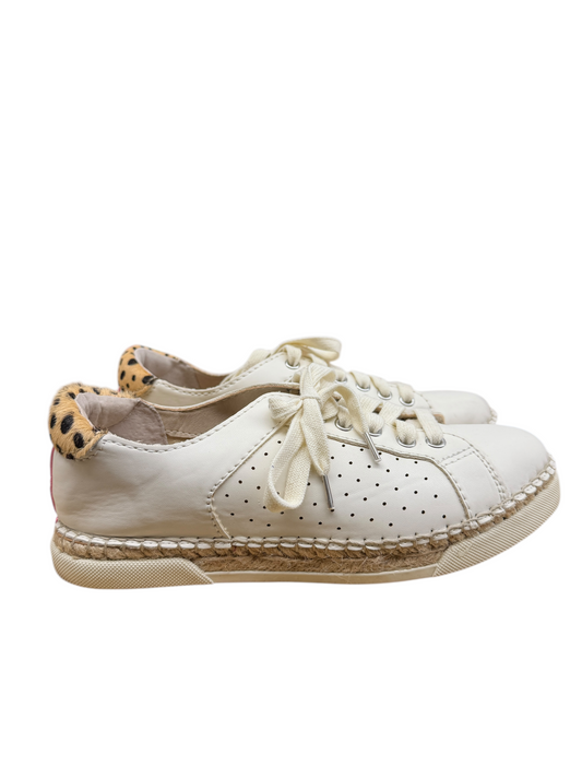 Shoes Flats By Dolce Vita In Beige, Size:8