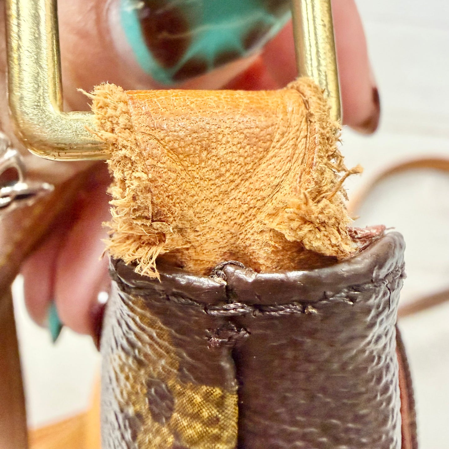 Crossbody Luxury Designer By Louis Vuitton, Size: Medium