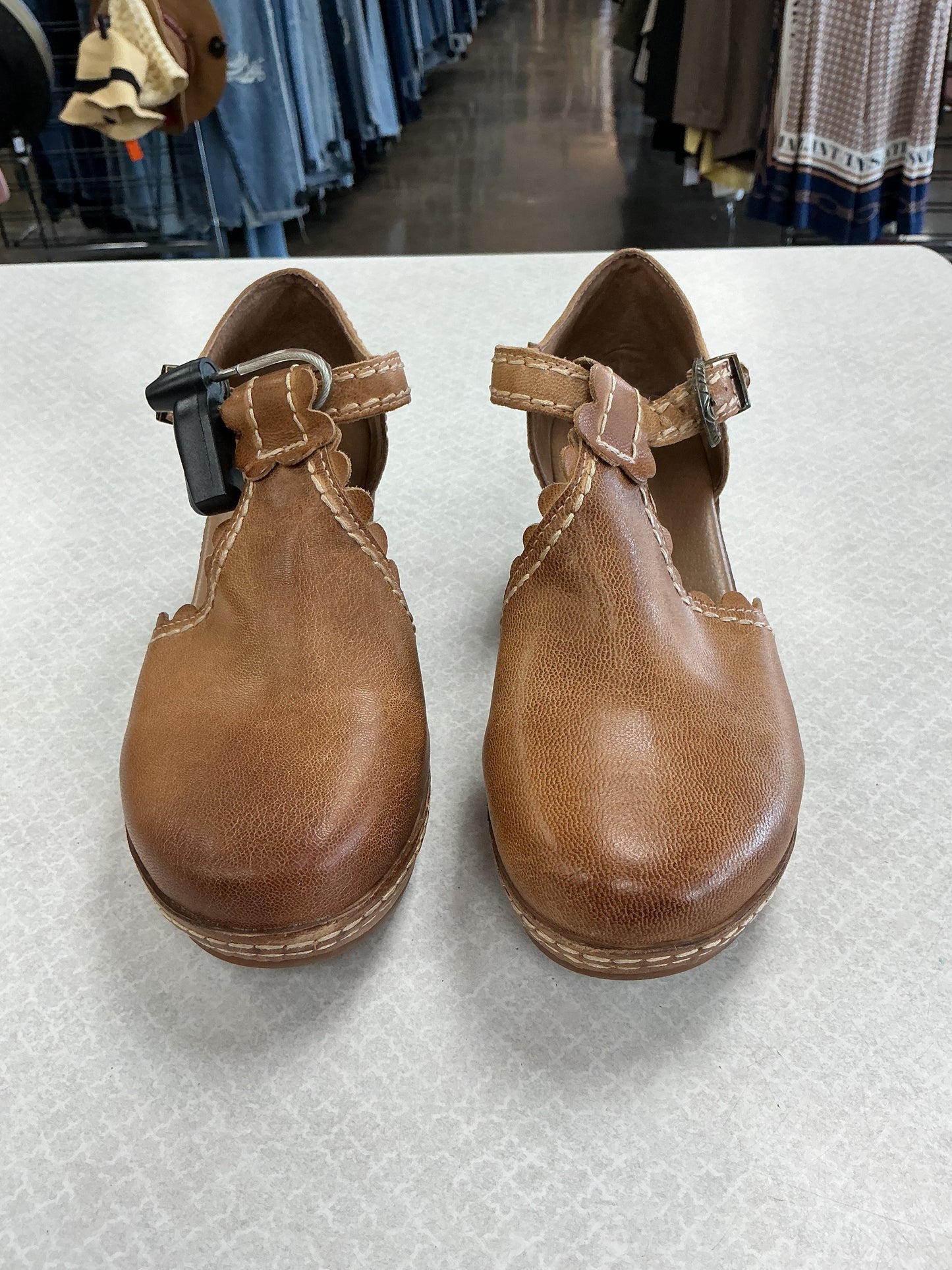 Sandals Heels Wedge By Clothes Mentor In Tan, Size:6.5