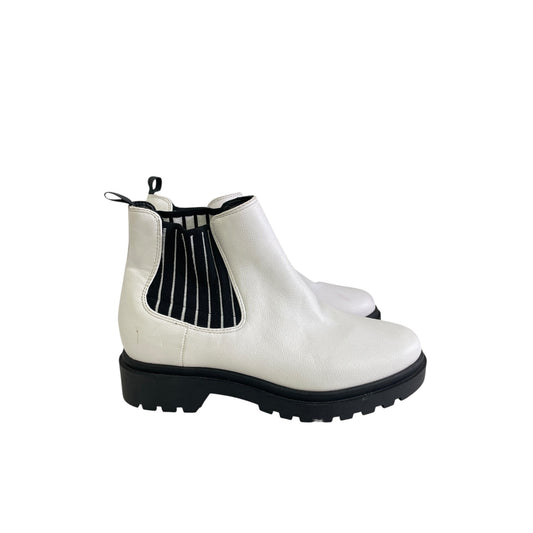 Boots Ankle Flats By Mix No 6 In White, Size:6