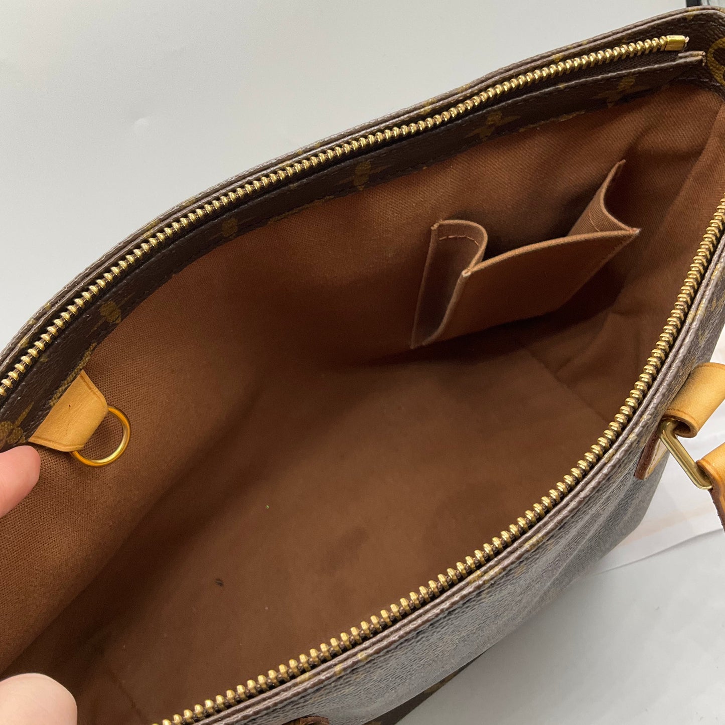 Handbag Luxury Designer By Louis Vuitton, Size: Medium