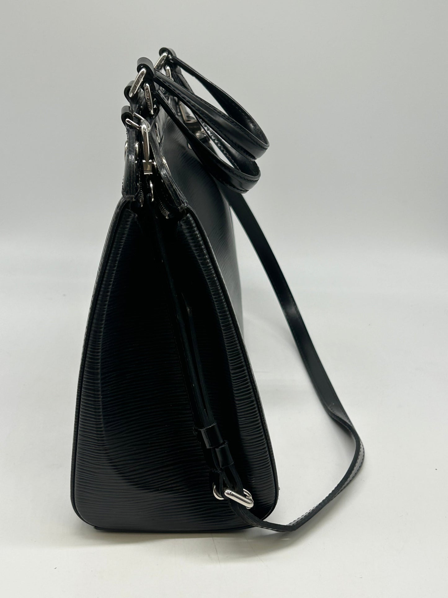 Handbag Luxury Designer By Louis Vuitton, Size: Medium