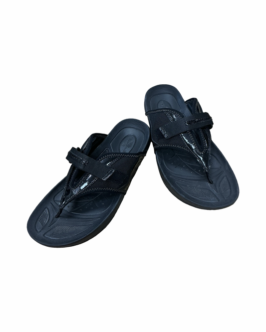 Sandals Flats By Clothes Mentor In Black, Size:8