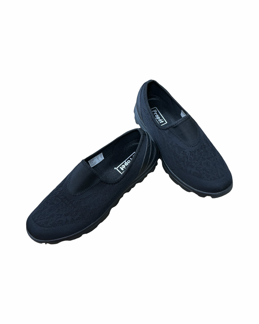 Shoes Sneakers By Clothes Mentor In Black, Size:9
