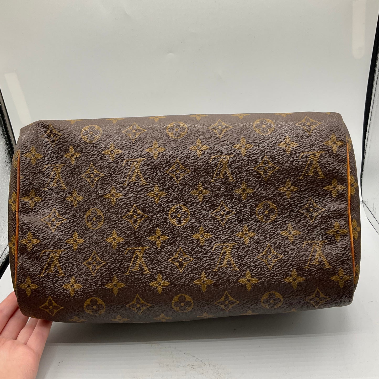 Handbag Luxury Designer By Louis Vuitton, Size: Medium