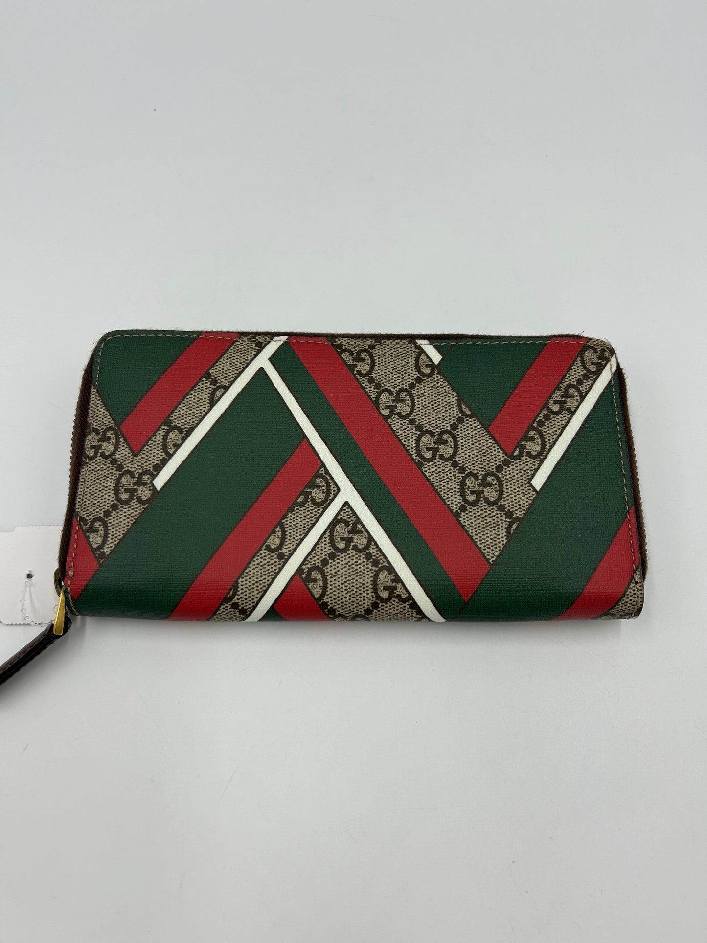 Like New! Gucci GG Supreme Chevron Zip Around Wallet