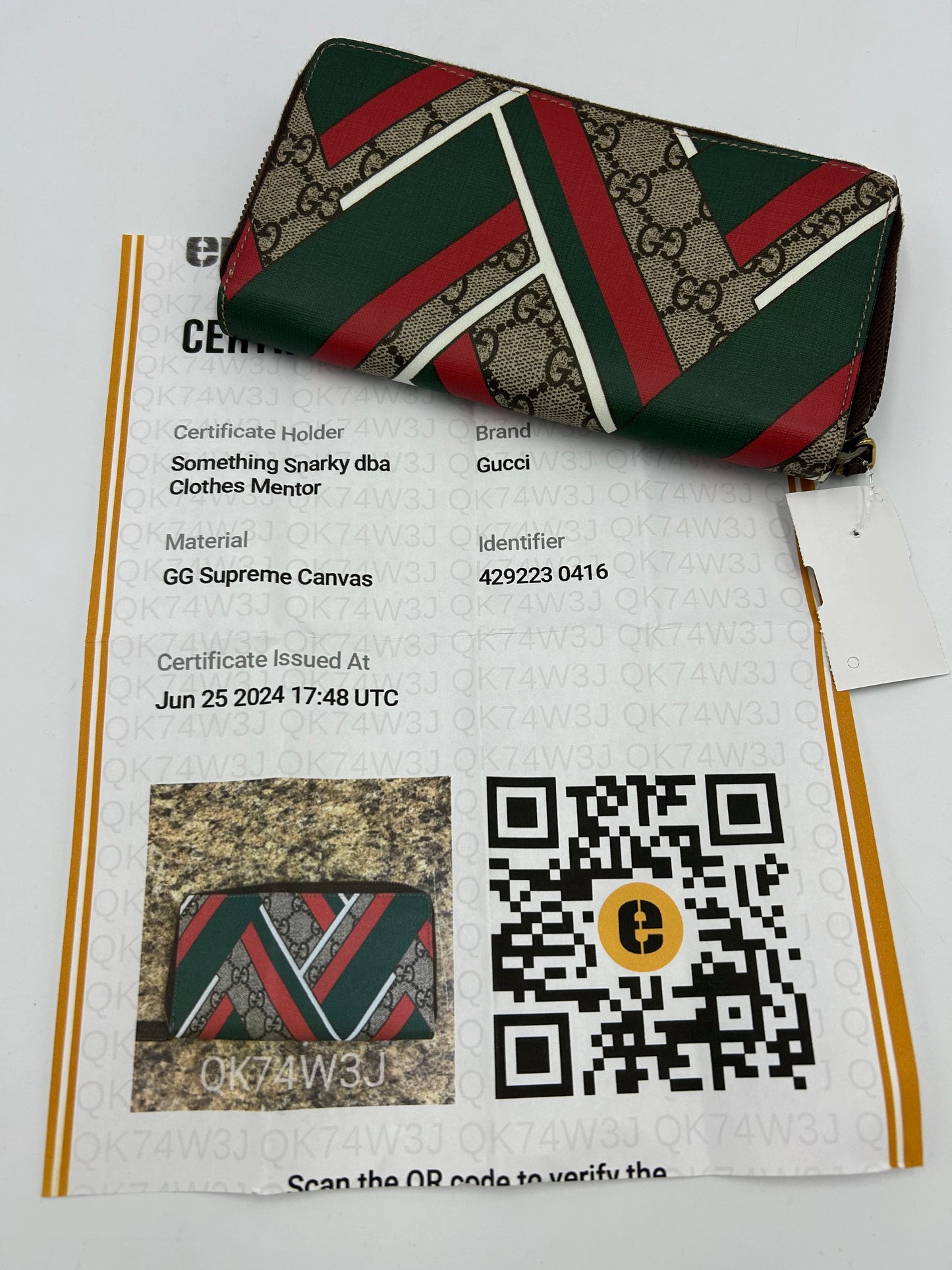 Like New! Gucci GG Supreme Chevron Zip Around Wallet