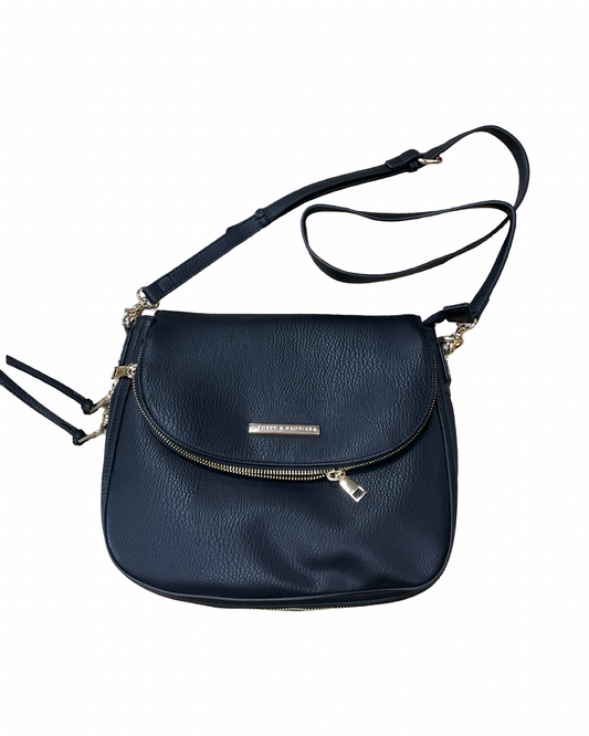 Crossbody By Clothes Mentor In Black, Size:Medium