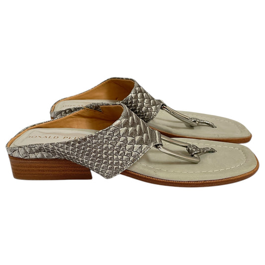 Sandals Flats By Donald Pliner In Grey, Size:7