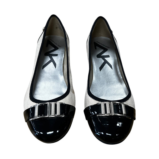 Shoes Flats By Anne Klein In Black & Tan, Size:11