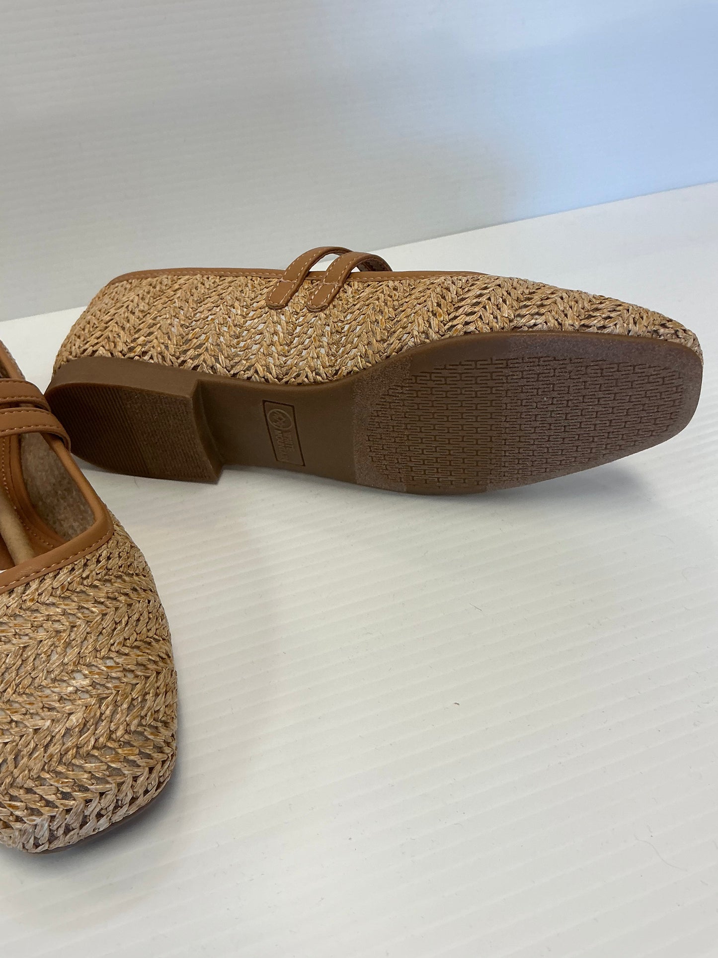 Shoes Flats By White Mountain In Tan, Size: 6.5