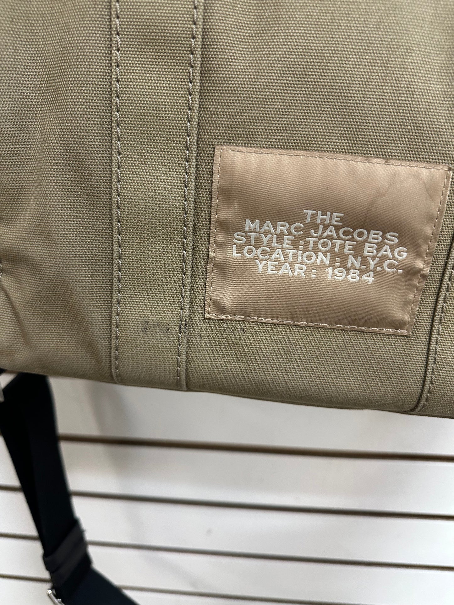 Handbag Luxury Designer By Marc Jacobs, Size: Medium