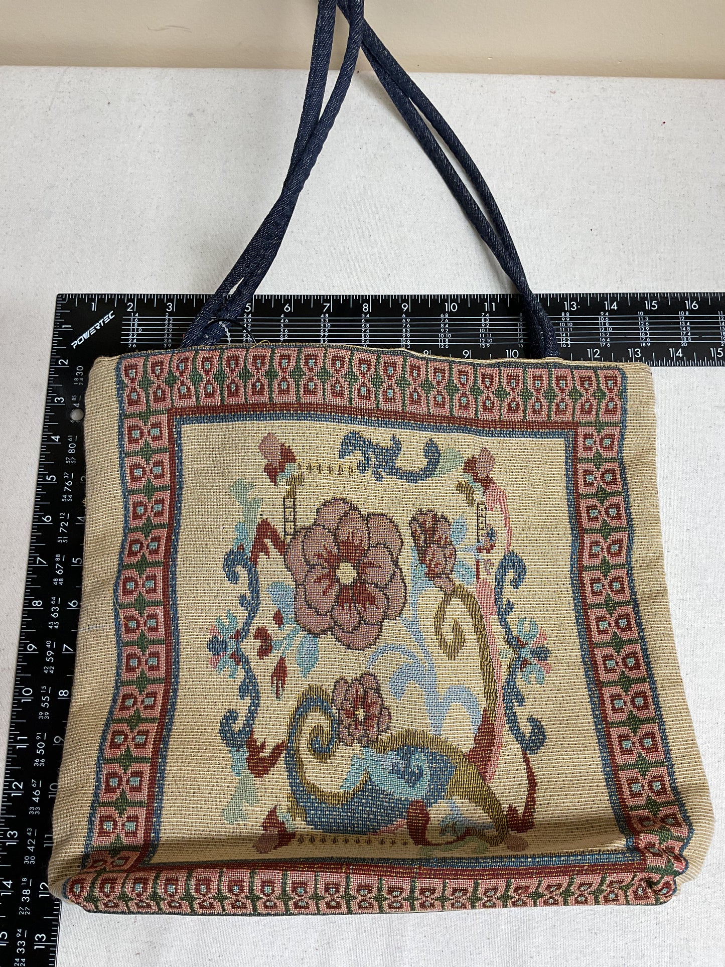 Tote By Clothes Mentor In Floral Print, Size:Medium
