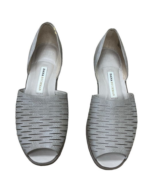 Shoes Flats By Dana Buchman In Tan, Size:7.5