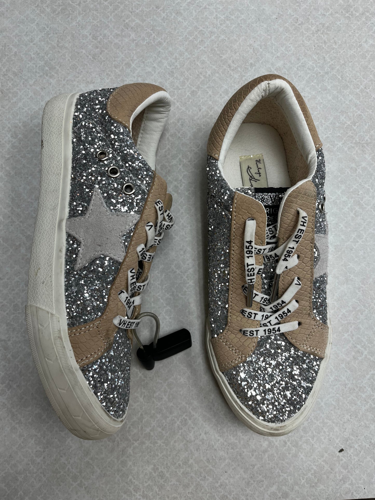 Shoes Sneakers By Vintage Havana In Silver, Size:7.5