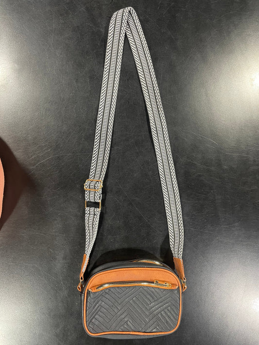 Crossbody By Clothes Mentor, Size: Medium