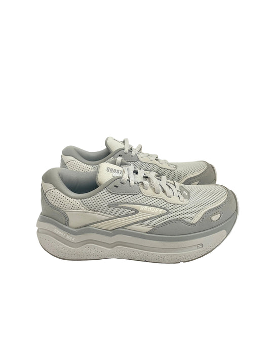 Shoes Sneakers By Brooks In Grey & White, Size:7.5