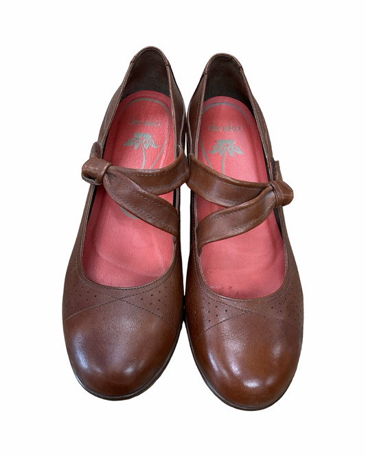 Shoes Flats By Dansko In Brown, Size:11.5