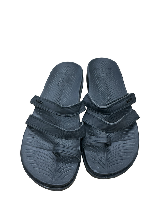 Sandals Flats By Clothes Mentor In Black, Size:9