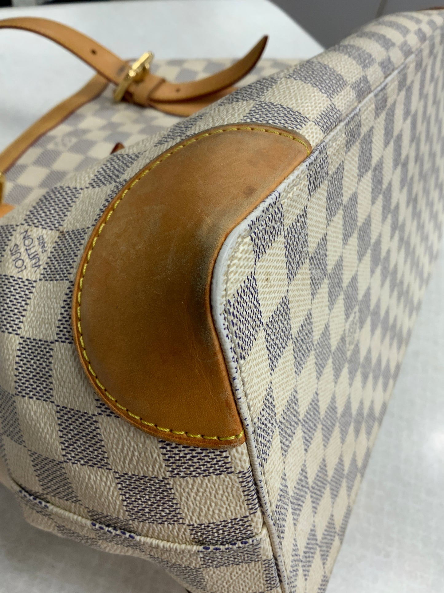 Handbag Luxury Designer By Louis Vuitton, Size: Large