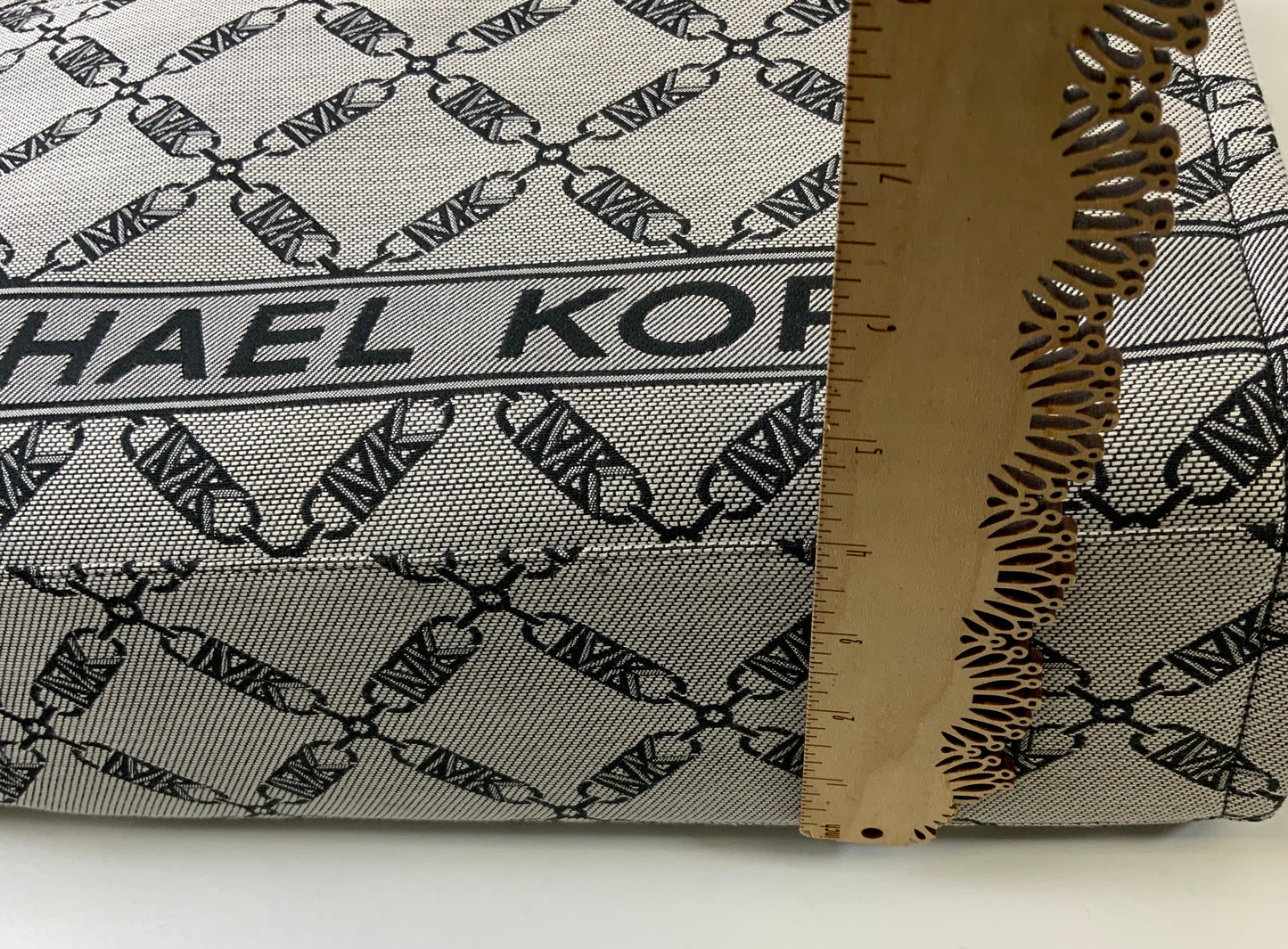 Handbag Designer By Michael Kors In Grey, Size:Large