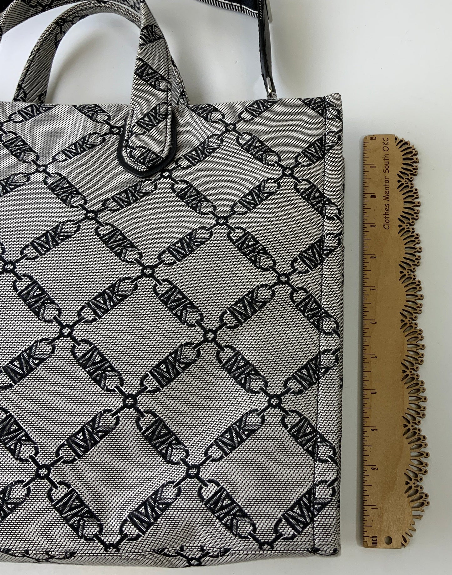 Handbag Designer By Michael Kors In Grey, Size:Large