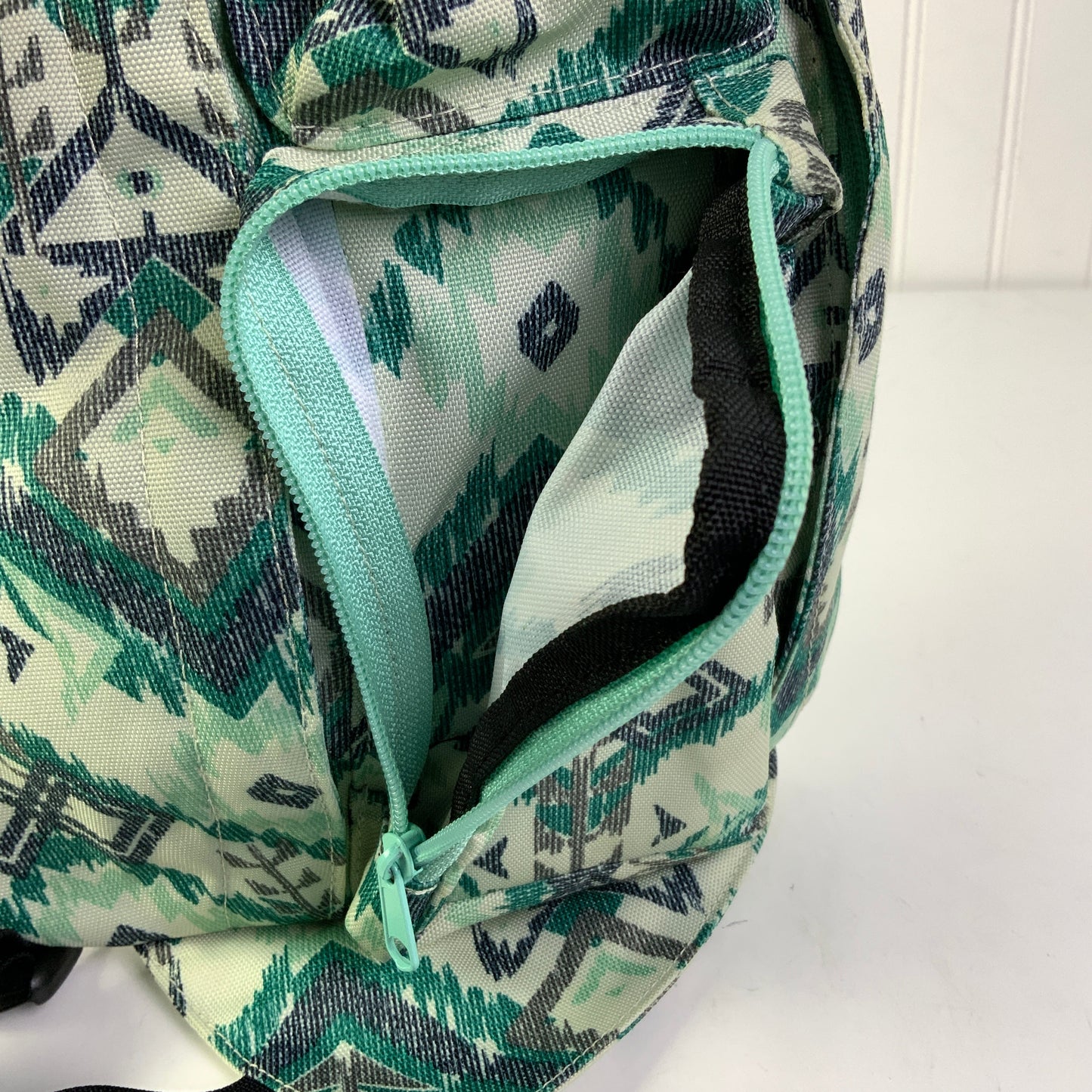 Crossbody By Kavu, Size: Large