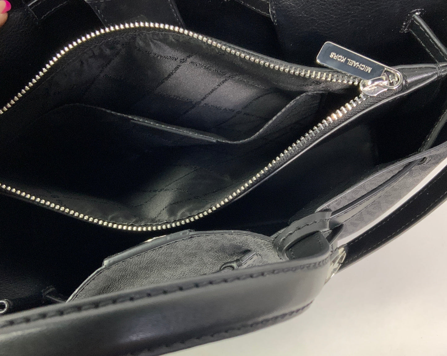 Handbag Designer By Michael Kors In Black & Grey, Size:Medium