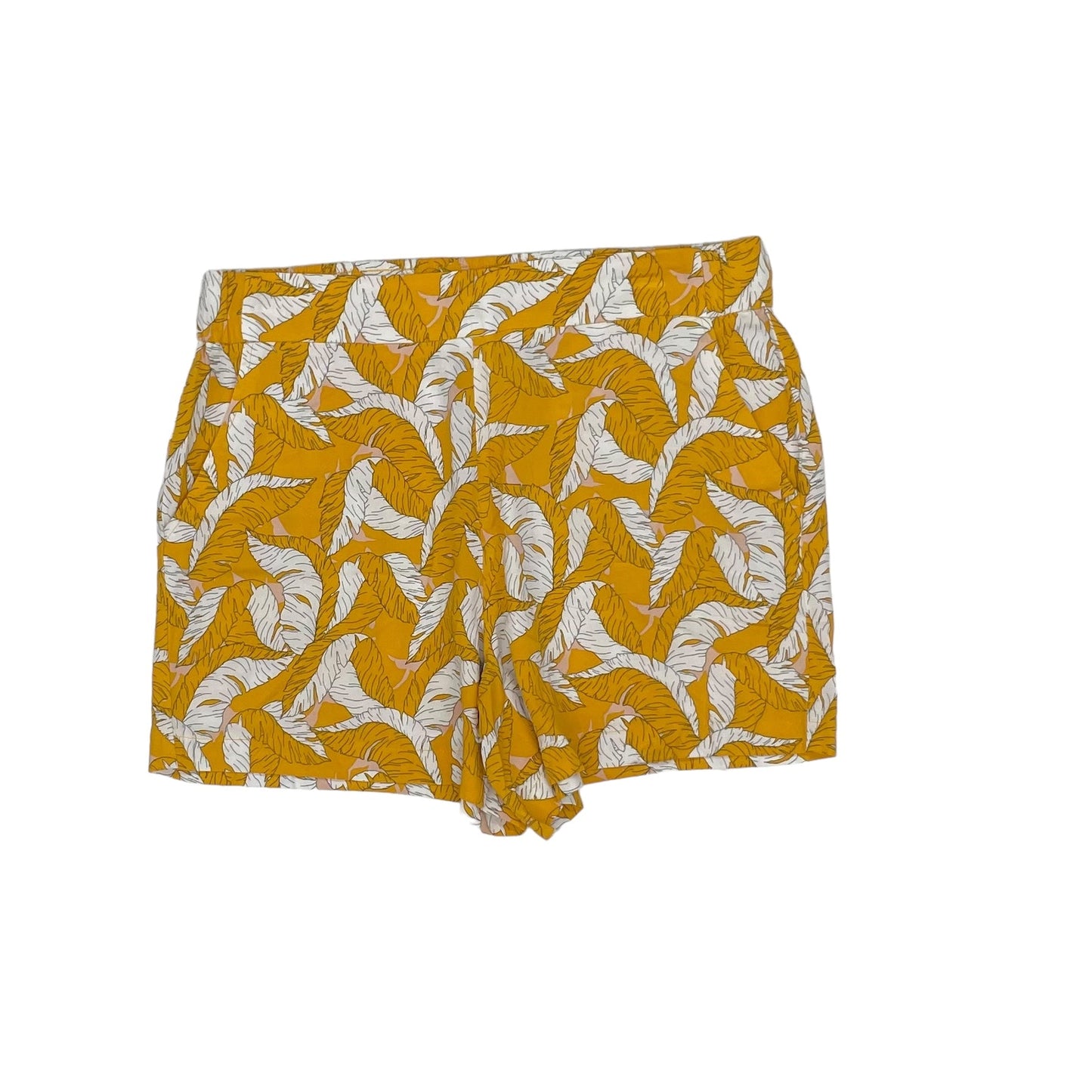 YELLOW NINE WEST SHORTS, Size M